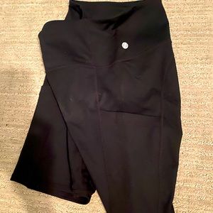 Zella Medium black biker shorts with side pockets